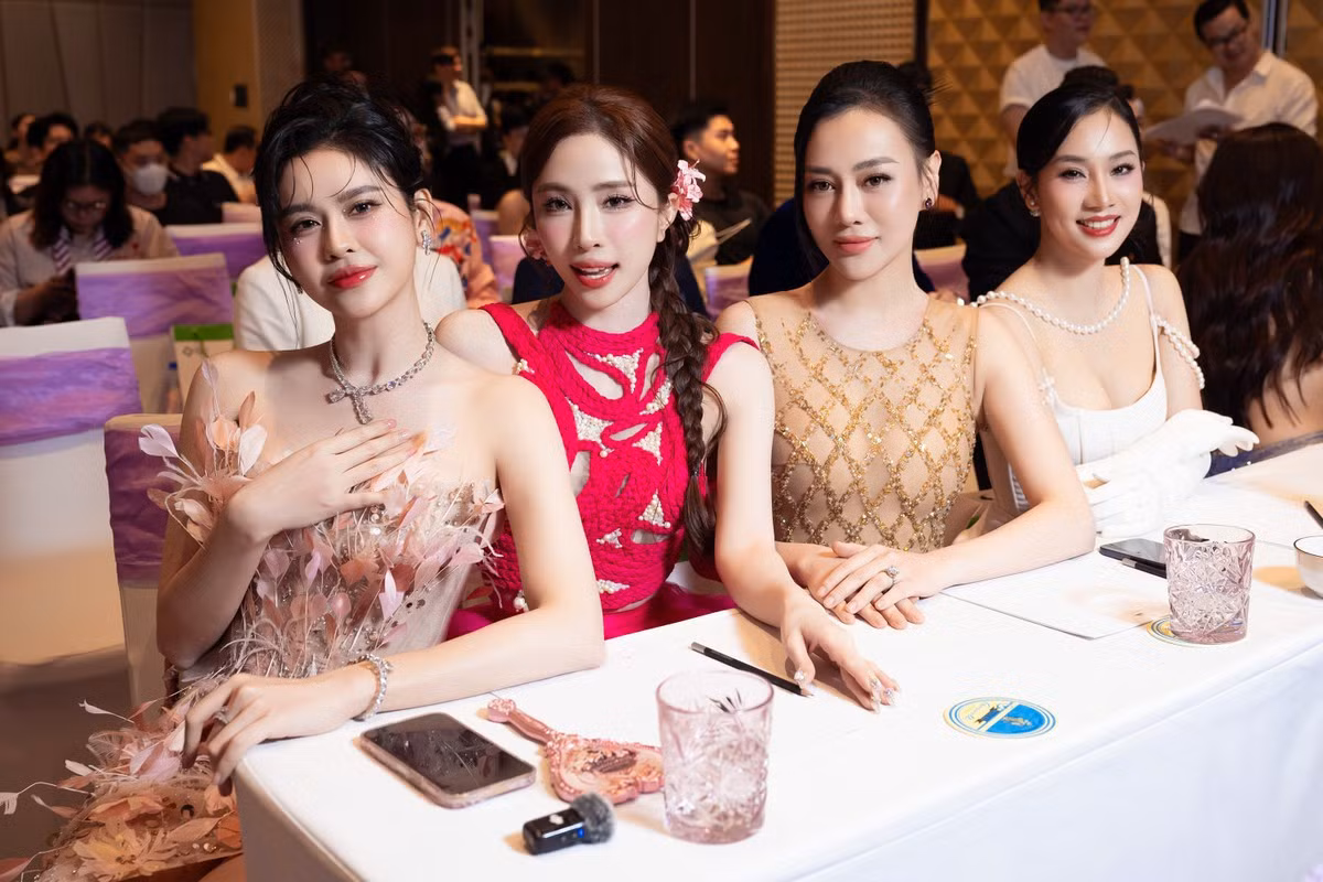 Bước nhảy hoàn vũ trở lại sau 8 năm ngừng sản xuất.