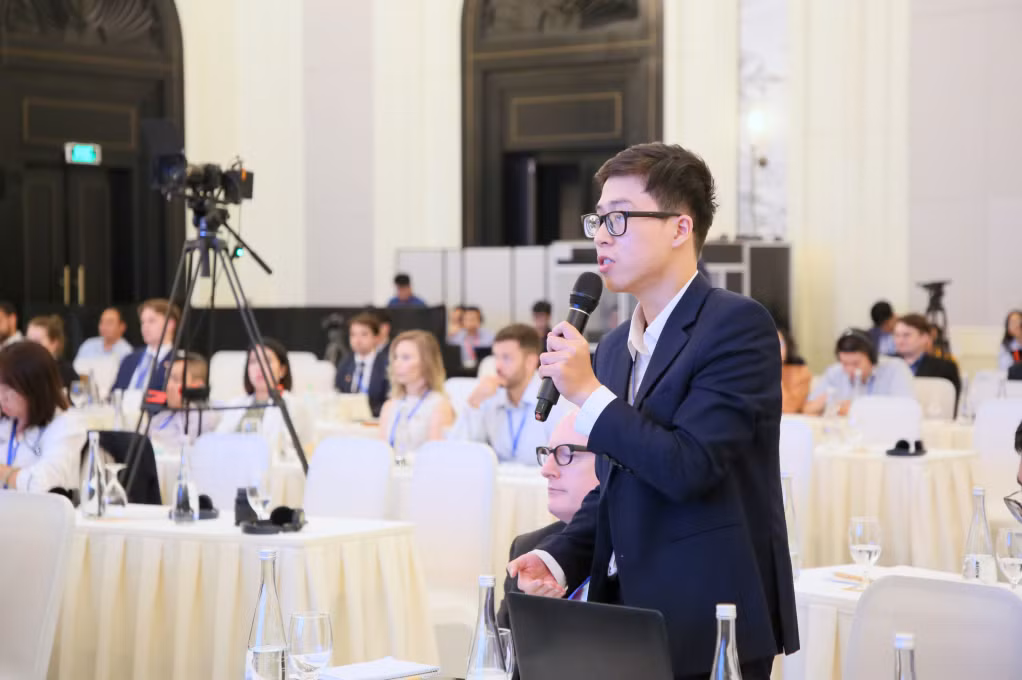 Đại diện các học giả ngoại giao trẻ phát biểu, đặt câu hỏi, làm rõ một số vấn đề trong khuôn khổ hội thảo.