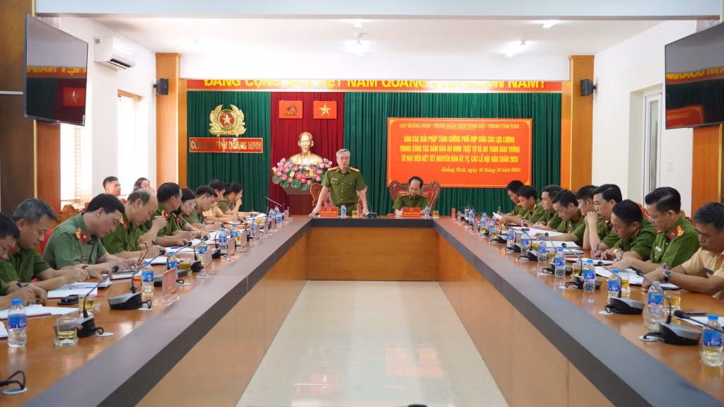 Quang cảnh buổi làm việc.