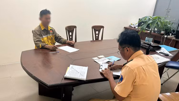 Trạm CSGT Tây Bắc đã lập biên bản vi phạm hành chính đối với lái xe Trọng về hành vi điều khiển xe ô tô đi ngược chiều trên đường. Ảnh: PC08