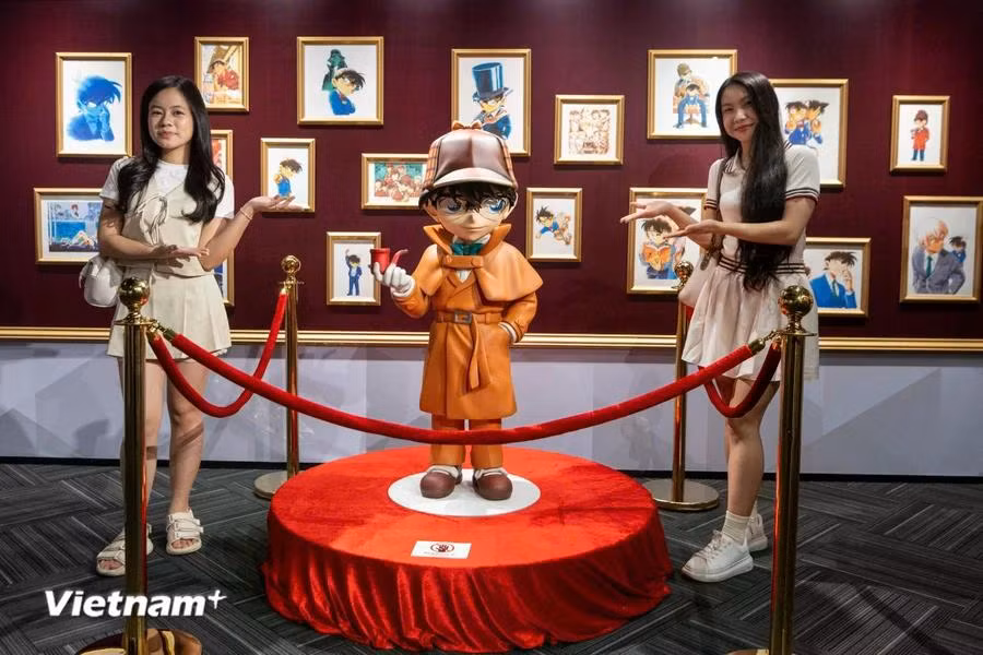 Lối vào triển lãm trưng bày mô hình Edogawa Conan. Tại đây giới thiệu các bìa truyện, tranh ảnh kể từ dấu mốc bắt đầu đăng tải vào năm 1994 trên Tuần san Shonen Sunday của Nhà xuất bản Shogakukan đến nay. (Ảnh: Minh Sơn/Vietnam+)