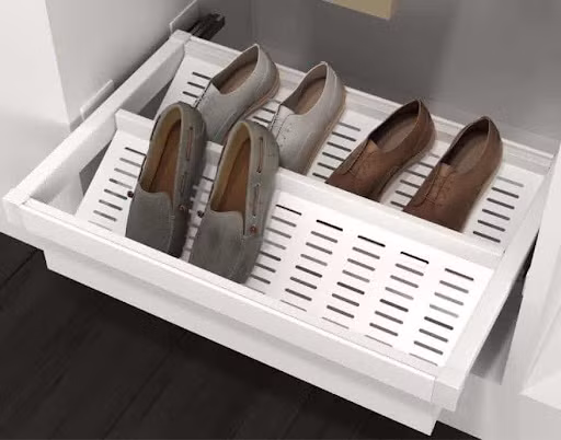 Giá để giày thiết kế âm tủ quần áo