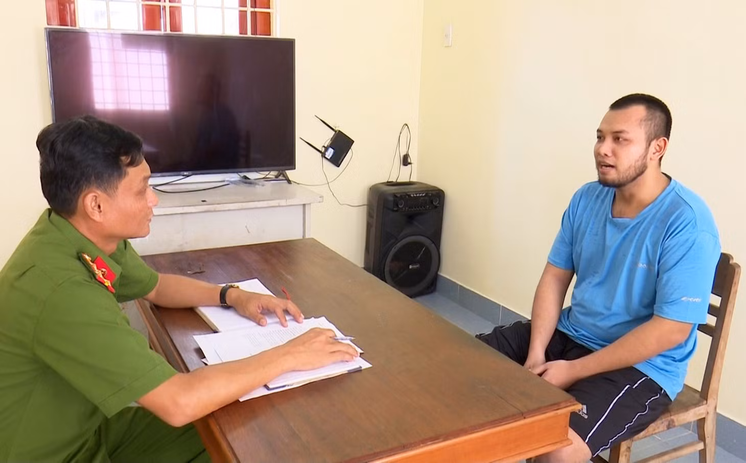 Tại cơ quan Công an, bước đầu đối tượng Vinh khai nhận toàn bộ hành vi trộm cắp tài sản. Ảnh: Nghiêm Túc