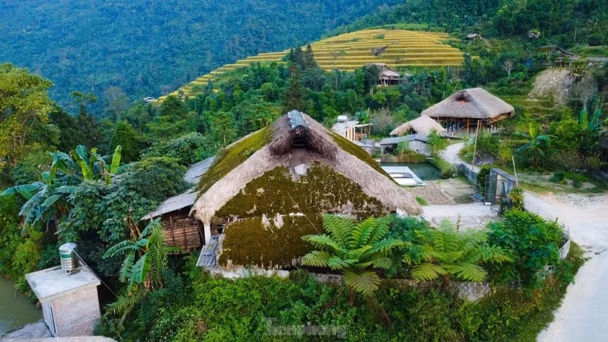 Lạ lùng những mái nhà biết 'biến hình' ở Hà Giang ảnh 4