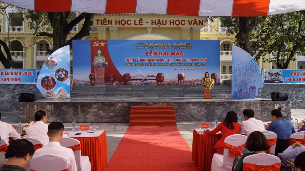 Quang cảnh Lễ khai mạc.