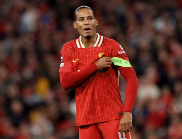 Van Dijk dẫn dắt hàng thủ Liverpool chơi ấn tượng.