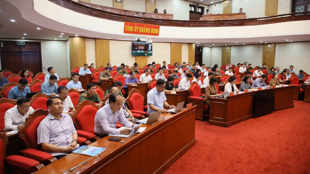 Quang cảnh hội nghị tại điểm cầu Hội trường Ban Chấp hành Đảng bộ tỉnh Quảng Ninh.
