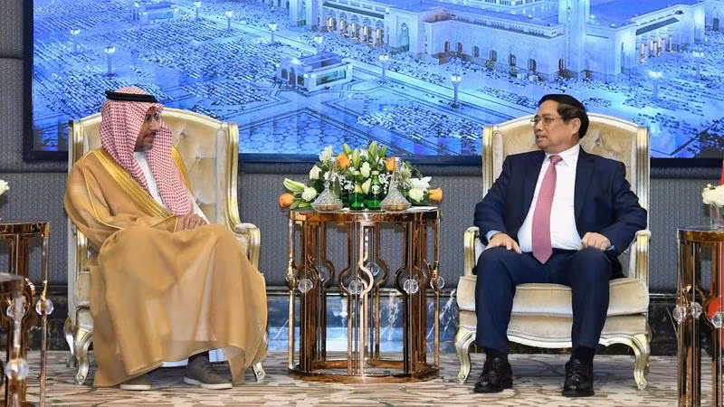 Thủ tướng Chính phủ Phạm Minh Chính tiếp Bộ trưởng Công nghiệp và Khoáng sản Saudi Arabia Bandar Alkhorayef (Ảnh: THANH GIANG).