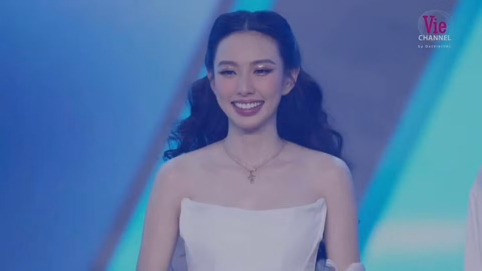 Thùy Tiên (0:25) làm khách mời trong tiết mục "Anh trai say hi". Video: Ban tổ chức cung cấp