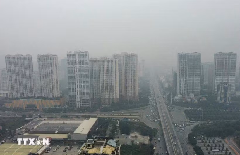 Hà Nội có 2 điểm màu đỏ (chỉ số ô nhiễm không khí từ 154-158), mức có hại cho sức khỏe. (Nguồn: TTXVN)