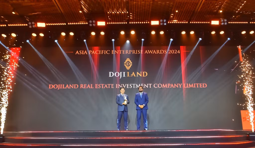 Đại diện DOJILAND nhận giải thưởng “Doanh nghiệp xuất sắc châu Á 2024”.