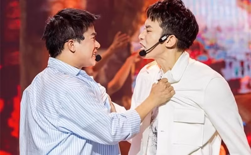 Bùi Công Nam và Kay Trần trong một tiết mục song ca gây xúc động. Ảnh: Nhà sản xuất