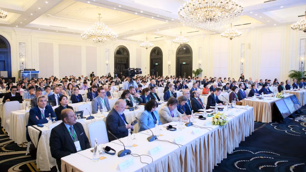 Các vị đại biểu tham dự trực tiếp Hội thảo khoa học quốc tế về Biển Đông lần thứ 16 tại TP Hạ Long, tỉnh Quảng Ninh.