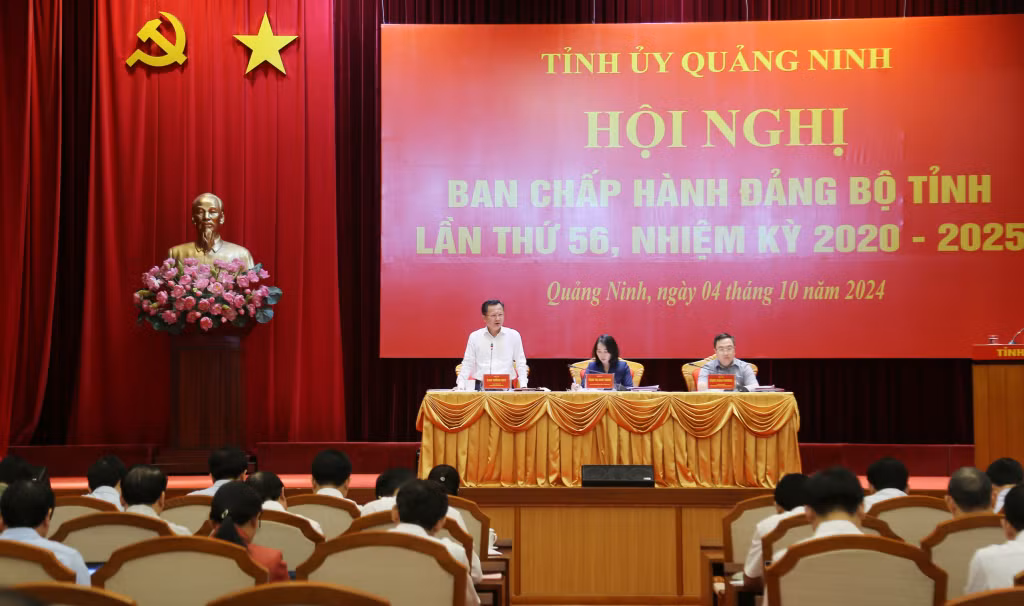 Đồng chí Cao Tường Huy, Phó Bí thư Tỉnh ủy, Chủ tịch UBND tỉnh, phát biểu tại hội nghị.