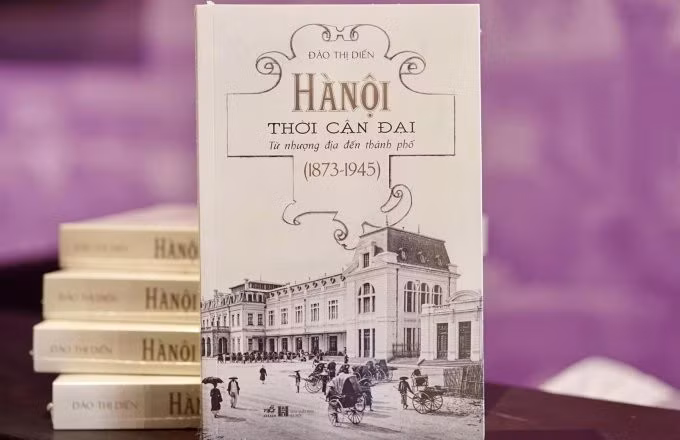 Sách do Nhã Nam phát hành hôm 29/9, dịp kỷ niệm 70 năm Ngày tiếp quản thủ đô (10/10/1954-10/10/2024). Ảnh: Trung tâm Lưu trữ Quốc gia I