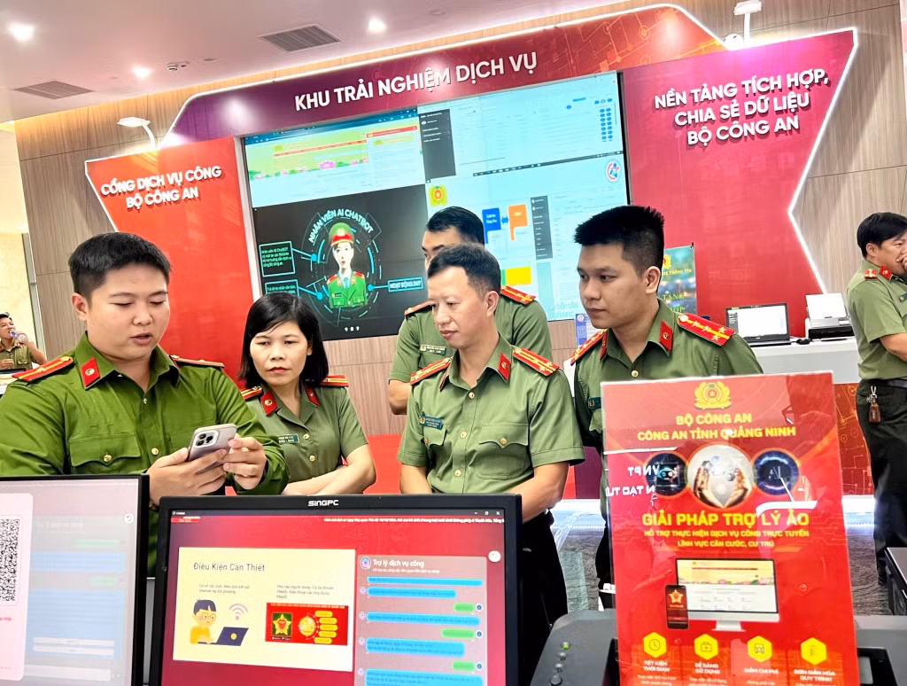 Công an tỉnh Quảng Ninh giới thiệu giải pháp trợ lý ảo hỗ trợ thực hiện dịch vụ công trực tuyến trong lĩnh vực căn cước, cư trú.