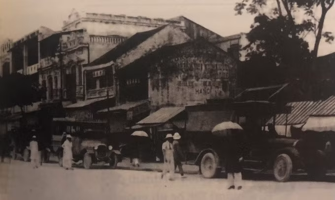 Route Mandarine (đường Quan Lộ sau đổi tên thành phố Hàng Lọng, nay là đường Lê Duẩn). Ảnh: Trung tâm Lưu trữ Quốc gia I