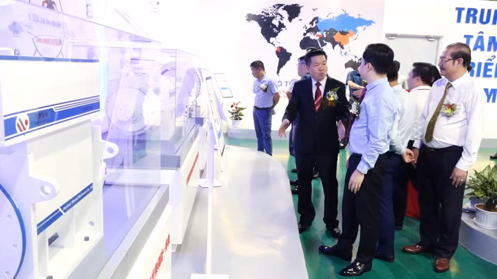 Công ty TNHH Liên doanh Cơ điện Vạn Thái Long vừa được ra mắt trên cơ sở hợp tác giữa Công ty CP Cơ điện Cẩm Phả và Tập đoàn Vạn Thái (Trung Quốc).