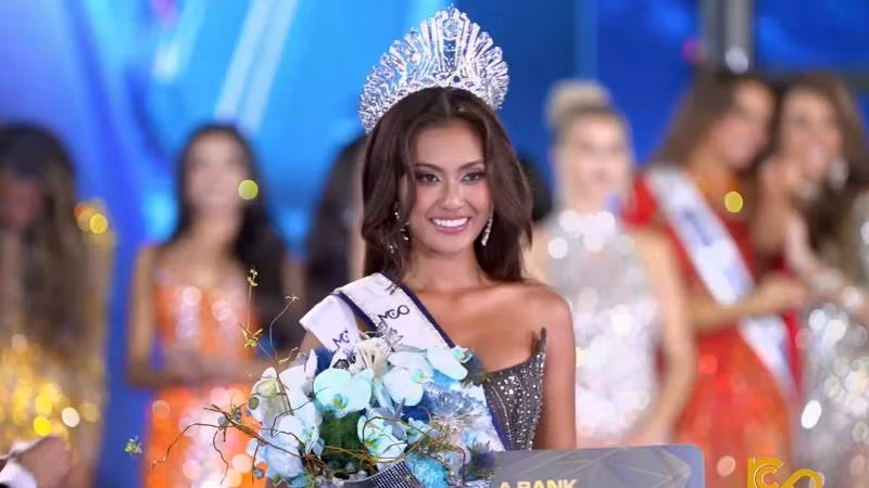 Miss Cosmo 2024 trong đêm đăng quang. (Ảnh chụp màn hình)