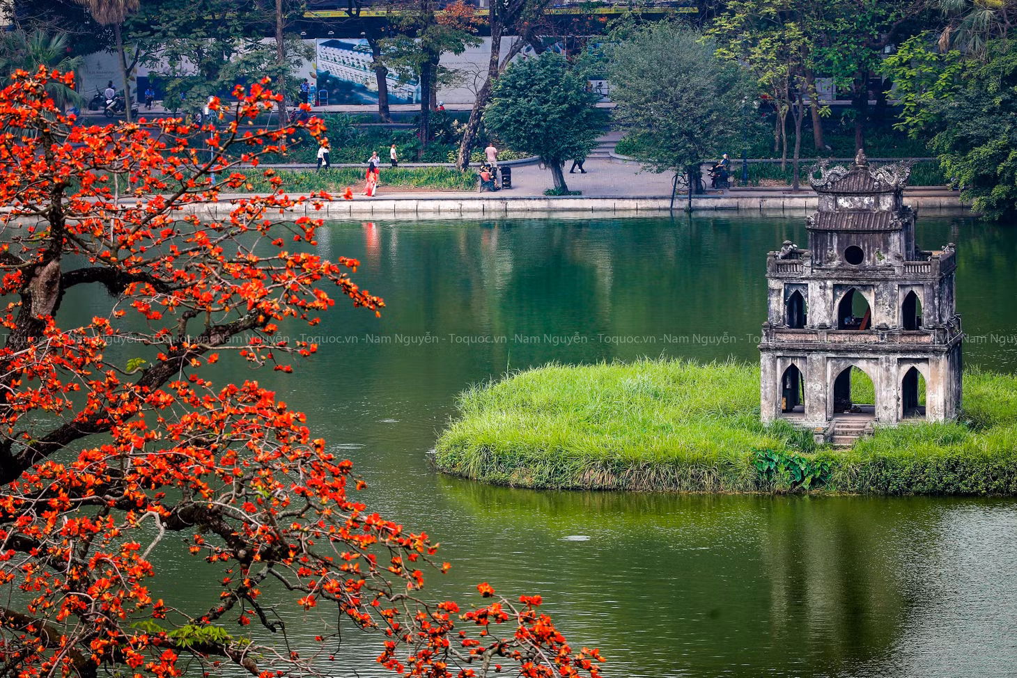 Tháp Rùa là một ngọn tháp nhỏ nằm trên gò đảo giữa Hồ Gươm. Theo sử ghi, tên gọi tháp Rùa là vì tháp được xây trên đảo rùa - gò đất nhỏ nổi lên giữa hồ, nơi rùa Hồ Gươm thường lên phơi nắng hay đẻ trứng.