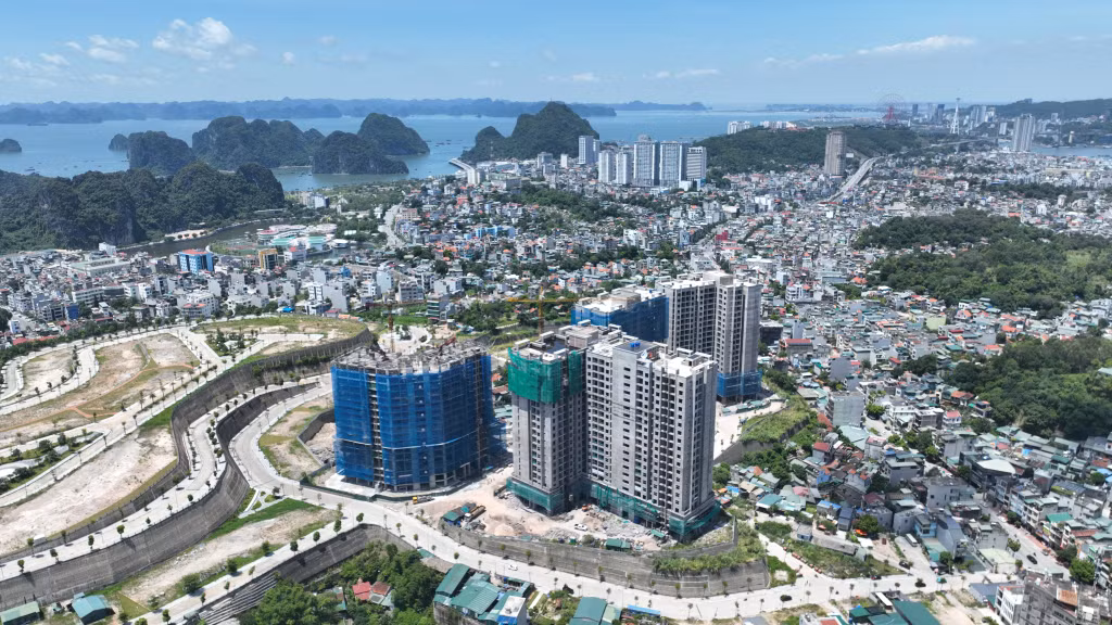 Dự án nhà ở xã hội khu dân cư đồi Ngân hàng thuộc địa phận 2 phường Hồng Hải và Cao Thắng (TP Hạ Long) sẽ được bàn giao căn hộ trong quý I/2025
