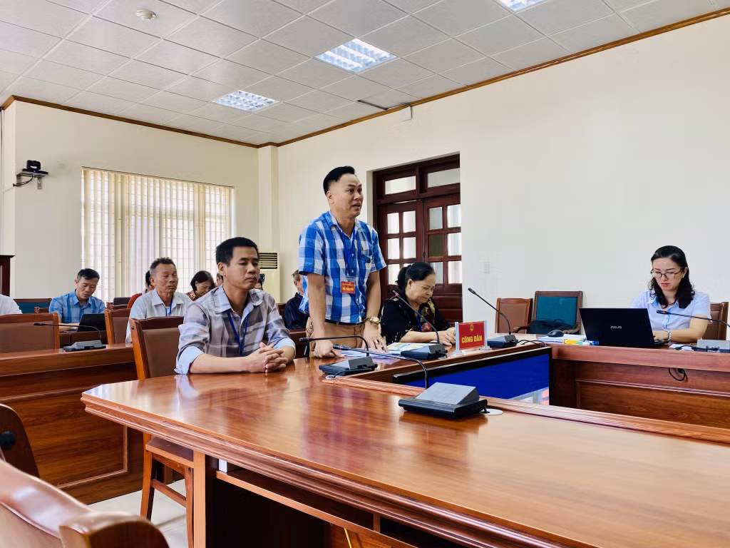 Ông Phạm Đức Bình đại diện các hộ dân trú tại thôn Trại Mới B, xã Bình Khê, TX Đông Triều phát biểu tại buổi tiếp.