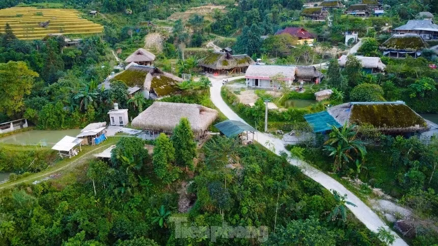 Thôn Xà Phìn, xã Phương Tiến, huyện Vị Xuyên, tỉnh Hà Giang nằm ở chân núi thuộc dãy Tây Côn Lĩnh, cả thôn hiện có hơn 50 hộ người đồng bào dân tộc dao sinh sống từ lâu đời.