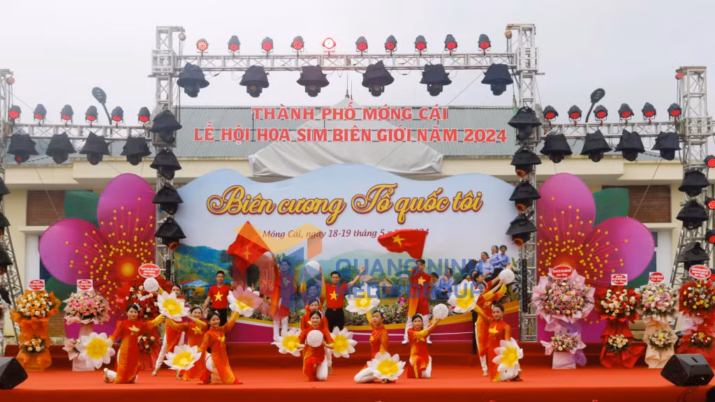 2024-05_Lễ hội Hoa sim biên giới 2024- Chương trình nghệ thuật đặc sắc khai mạc lễ hội. Ảnh: Trung tâm TTVH Móng Cái