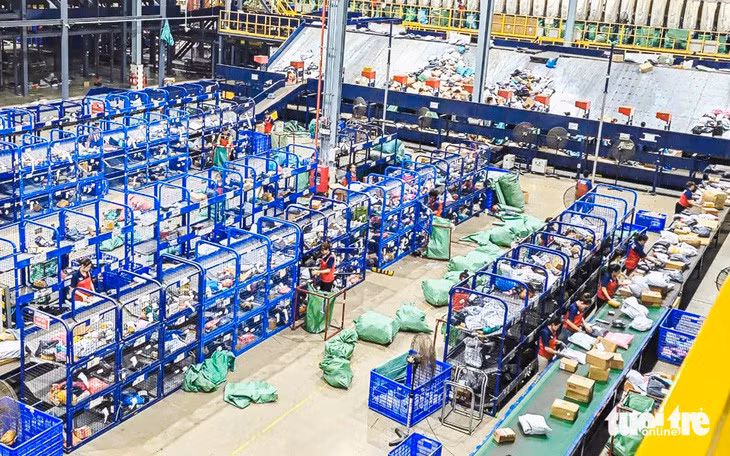 Hàng hóa mua trên nền tảng Temu sẽ do Best - doanh nghiệp của Trung Quốc - giao đến tay khách hàng Việt - Ảnh: CÔNG TRUNG