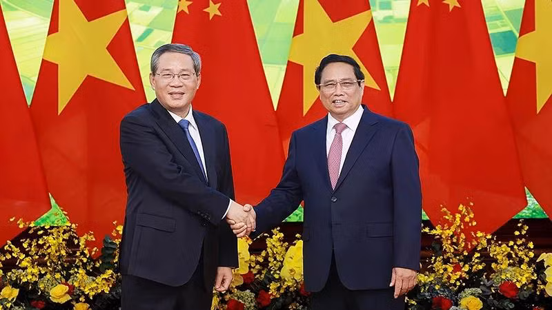 Thủ tướng Phạm Minh Chính hội đàm với Thủ tướng Trung Quốc Lý Cường và chứng kiến Lễ trao văn kiện hợp tác giữa hai nước Việt Nam-Trung Quốc, sáng 13/10/2024, tại Hà Nội. (Ảnh: TTXVN)