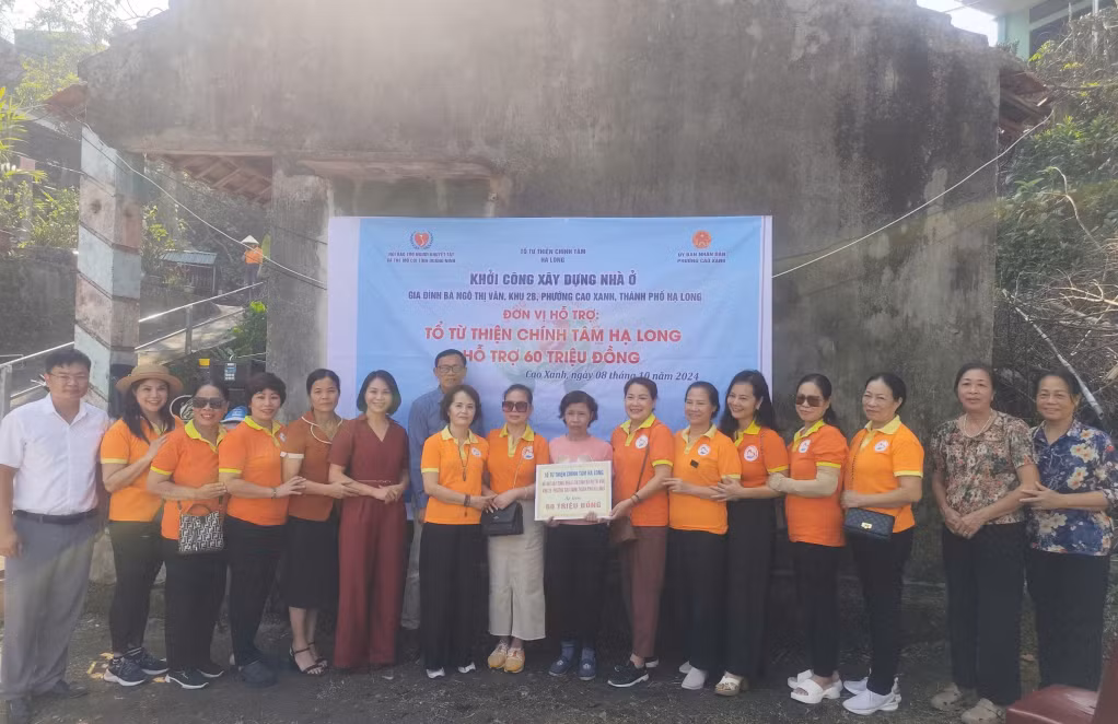 Hội Bảo trợ Người khuyết tật và Trẻ mồ côi tỉnh cùng Tổ Từ thiện Chính Tâm trao hỗ trợ 60 triệu đồng cho gia đình bà Ngô Thị Vân xây mới nhà ở