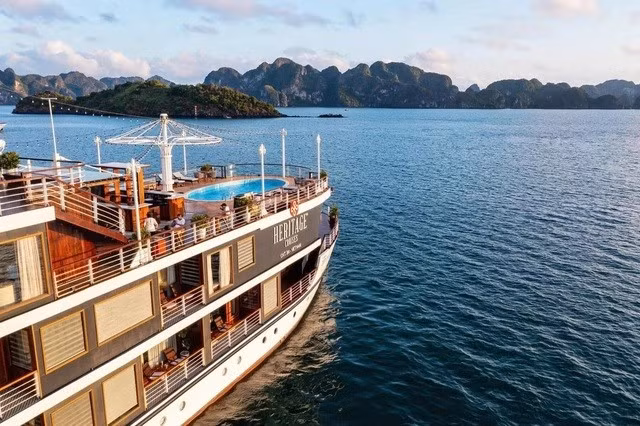 Vịnh Hạ Long là một trong những điểm đến thu hút du khách bất chấp khó khăn, thiệt hại do bão Yagi