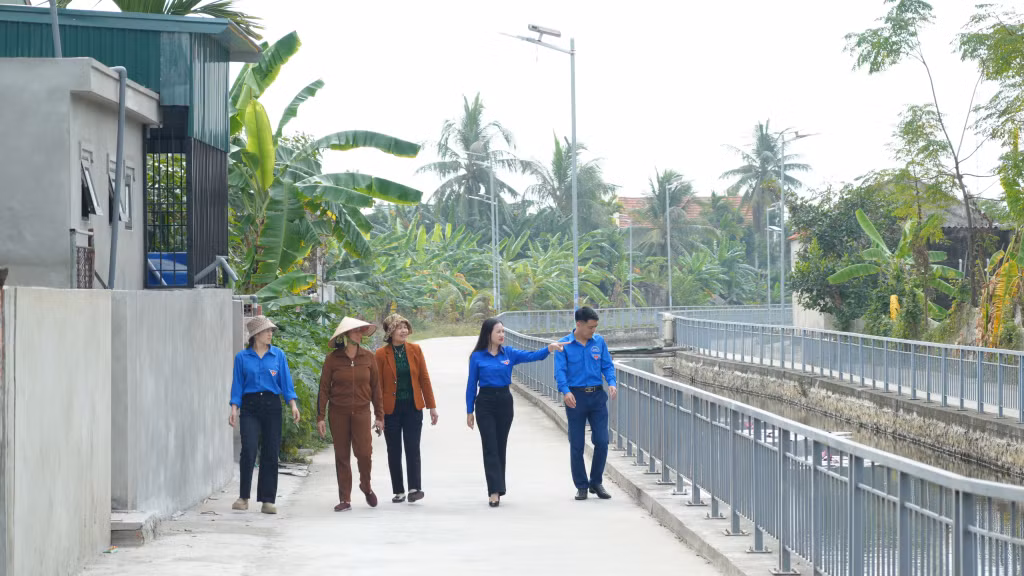 Đoàn Thanh niên phường Hà An (TX Quảng Yên) vận động đoàn viên và nhân dân trên địa bàn chung tay giữ gìn vệ sinh môi trường.