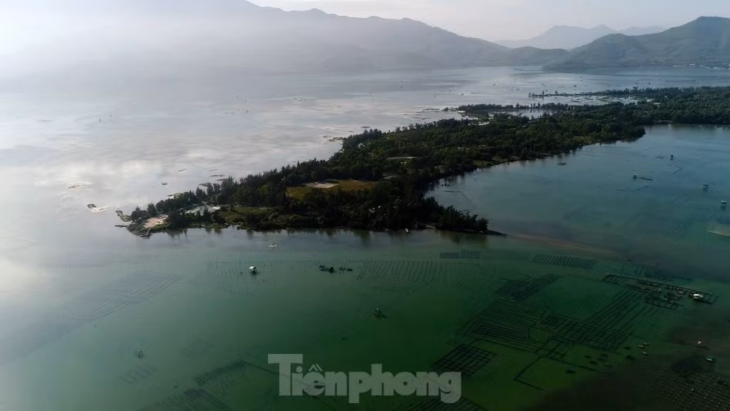 Tất cả tạo nên một bức tranh phong cảnh hữu tình mà ít nơi nào có được.