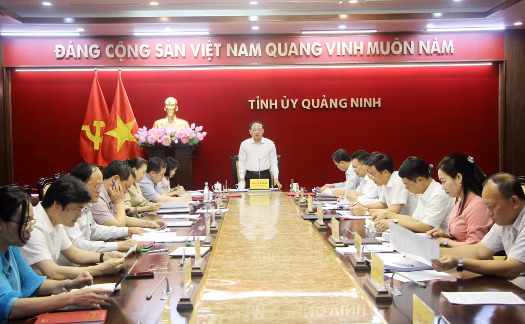 Đồng chí Nguyễn Xuân Ký, Ủy viên Trung ương Đảng, Bí thư Tỉnh ủy, Chủ tịch HĐND tỉnh, phát biểu kết luận.