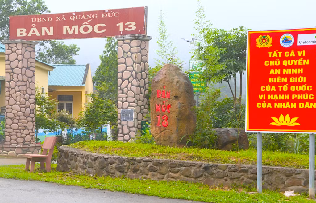 Tuyến đường mẫu của bản Mốc 13 (xã Quảng Đức, huyện Hải Hà).