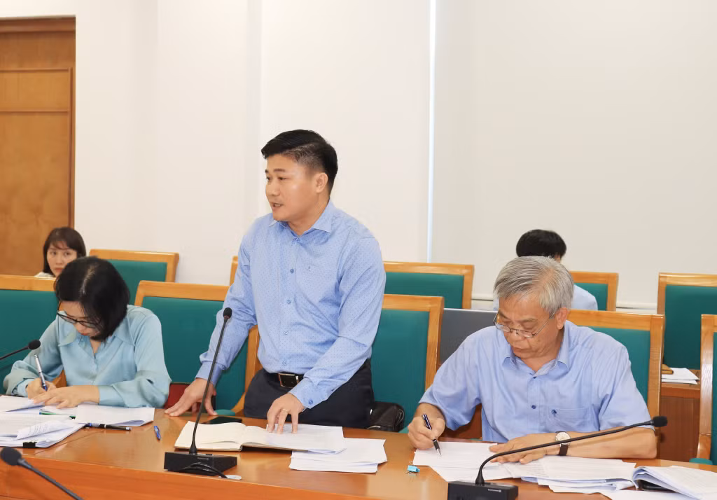 Đại diện các sở, ban, ngành tham gia ý kiến tại cuộc họp.