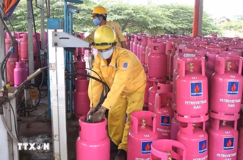 Chiết nạp gas. (Nguồn: TTXVN)