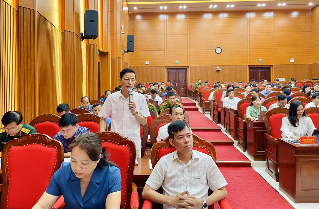 Đại biểu tham gia ý kiến tại hội nghị.