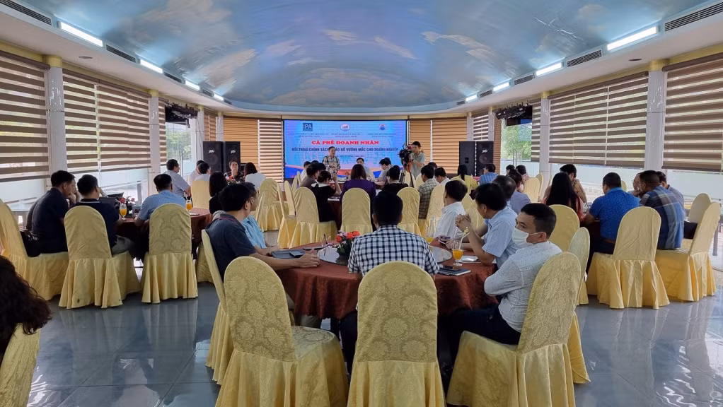 Các sở, ngành chức năng của tỉnh phối hợp với Hiệp hội Doanh nghiệp tỉnh tổ chức chương trình "Cafe Doanh nhân" để đối thoại chính sách, tháo gỡ vướng mắc cho doanh nghiệp vào đầu tháng 5/2024.