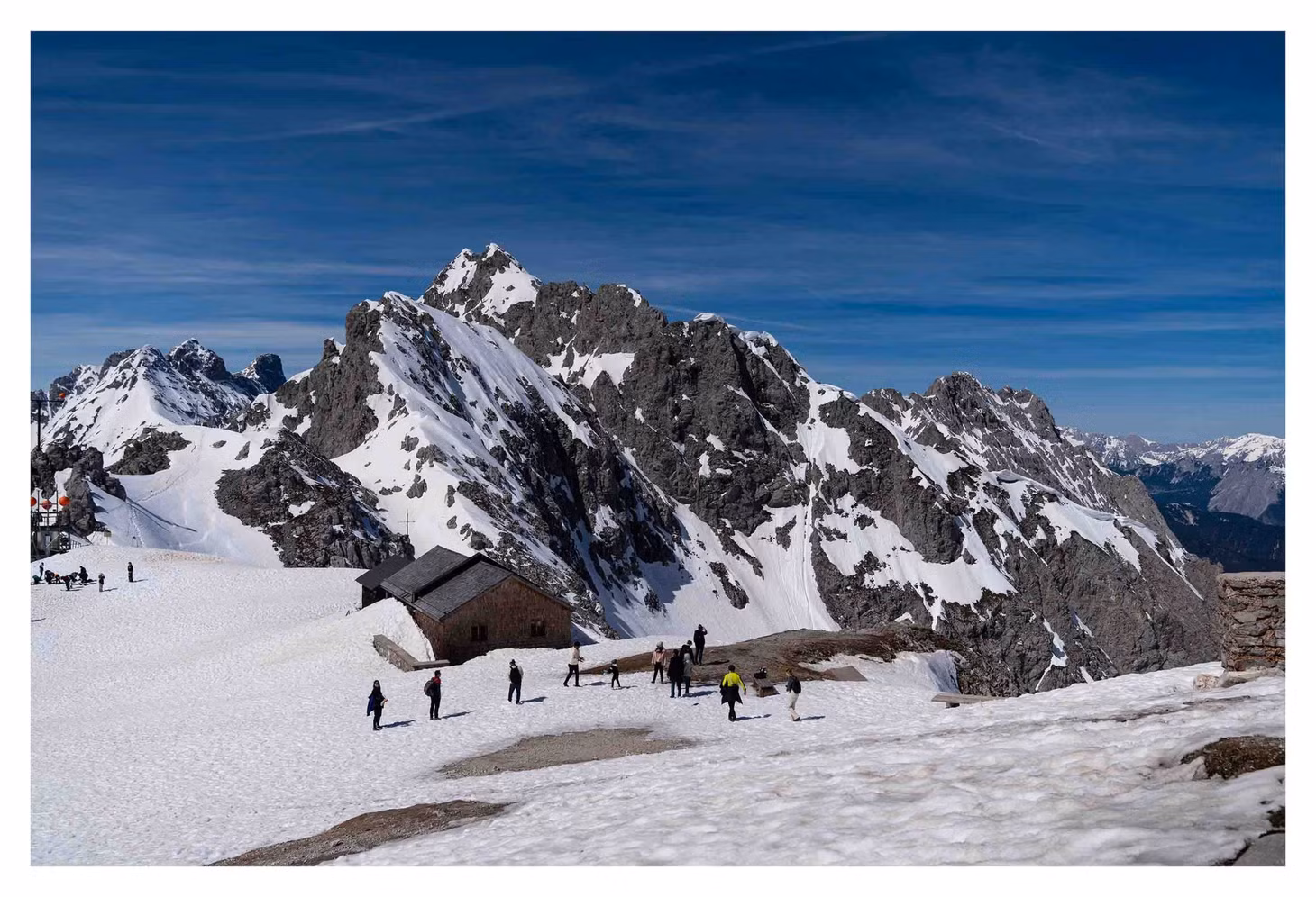 Innsbruck không chỉ là trung tâm giáo dục và văn hóa truyền thống của vùng, mà còn được biết đến là điểm du lịch thể thao mùa Đông hấp dẫn. Ảnh: Trần Minh Thiện