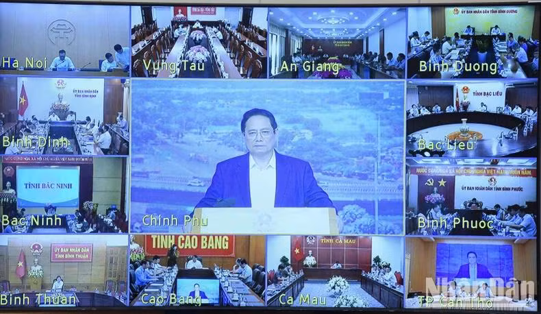 Phiên họp được truyền trực tuyến tới trụ sở 45 ủy ban nhân dân tỉnh, thành phố có các dự án trọng điểm đi qua.