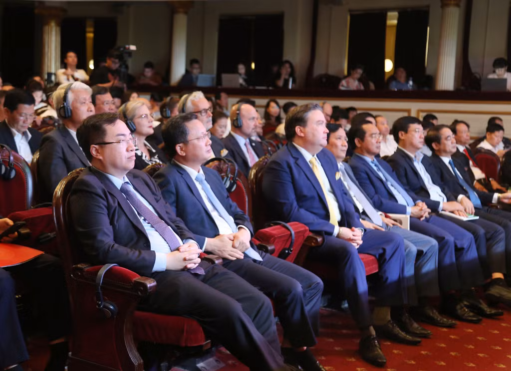 Các đồng chí lãnh đạo tỉnh Quảng Ninh dự lễ công bố.
