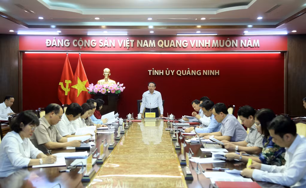 Đồng chí Nguyễn Xuân Ký, Ủy viên Trung ương Đảng, Bí thư Tỉnh ủy, Chủ tịch HĐND tỉnh chủ trì và kết luận cuộc họp.