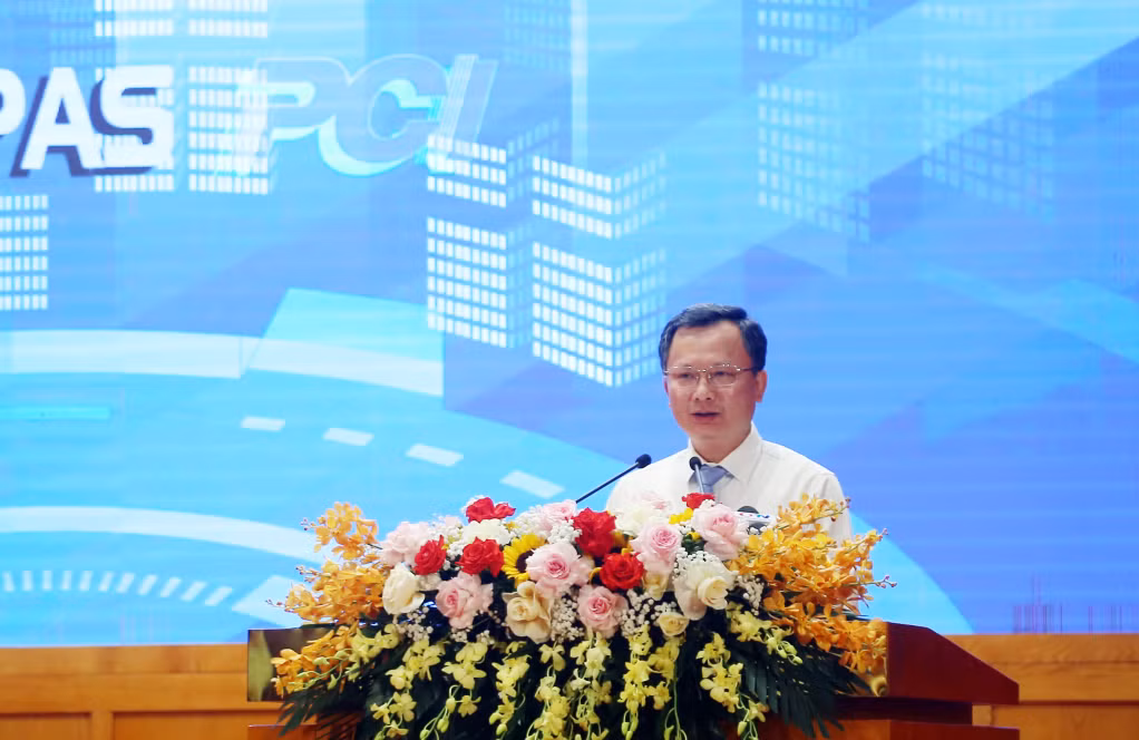 Đồng chí Cao Tường Huy, Phó Bí thư Tỉnh ủy, Chủ tịch UBND tỉnh, phát biểu kết luận hội nghị,
