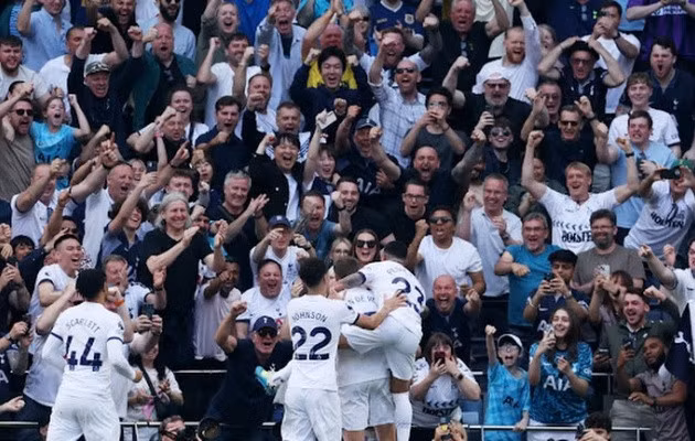 Tottenham thắng ngược kịch tính.