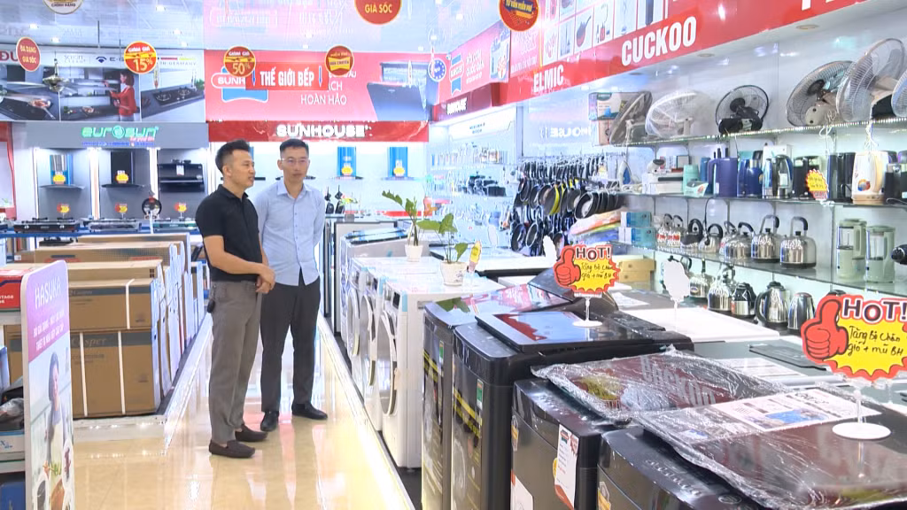 Mô hình khởi nghiệp từ cửa hàng gia dụng nhỏ phát triển thành Siêu thị Điện máy của anh Dương Minh Hường, TX Quảng Yên hiện có doanh thu hơn 1 tỷ đồng/tháng.