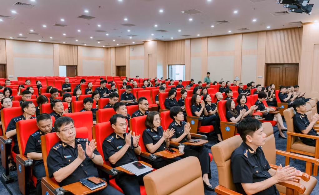 Hải quan Quảng Ninh tổ chức sinh hoạt chuyên đề “Học Bác lòng ta trong sáng hơn”. Ảnh: Thái Hà (Trung tâm TT-VH Hải Hà)
