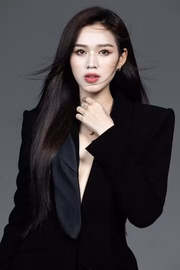 Đỗ Thị Hà gây chú ý về chuyện tình cảm. Ảnh: FBNV.