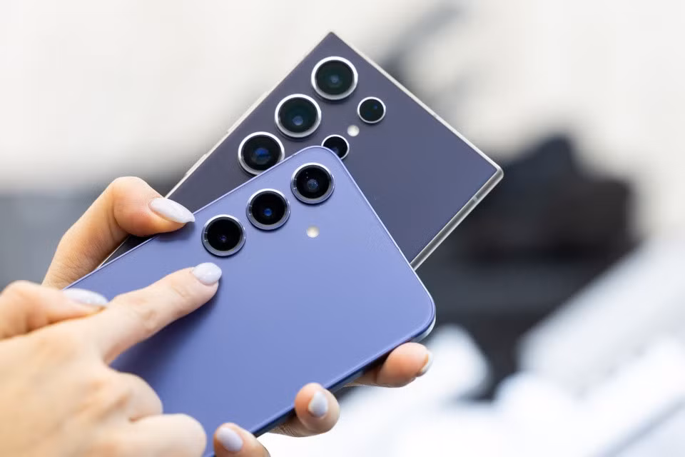 Các mẫu Galaxy S24 của Samsung. Ảnh: Bloomberg.